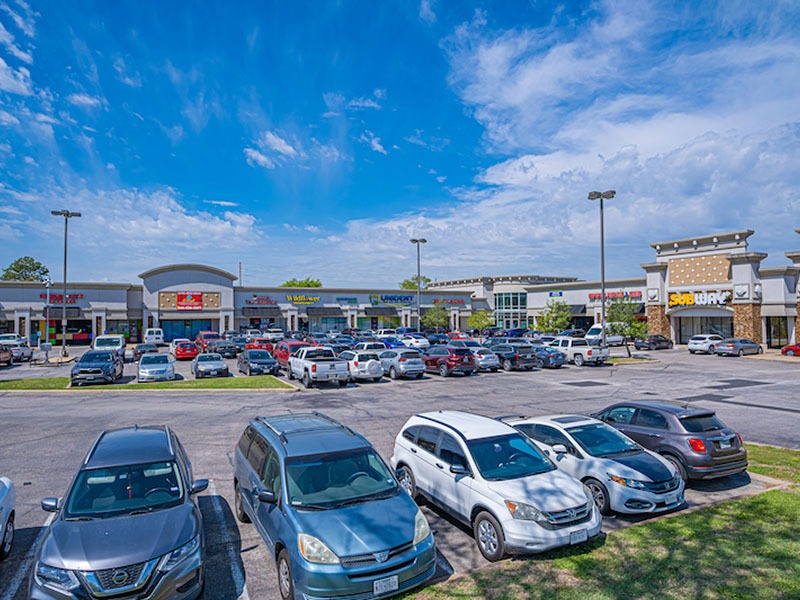 Two adjacent retail assets in Houston trade to Bridgewell